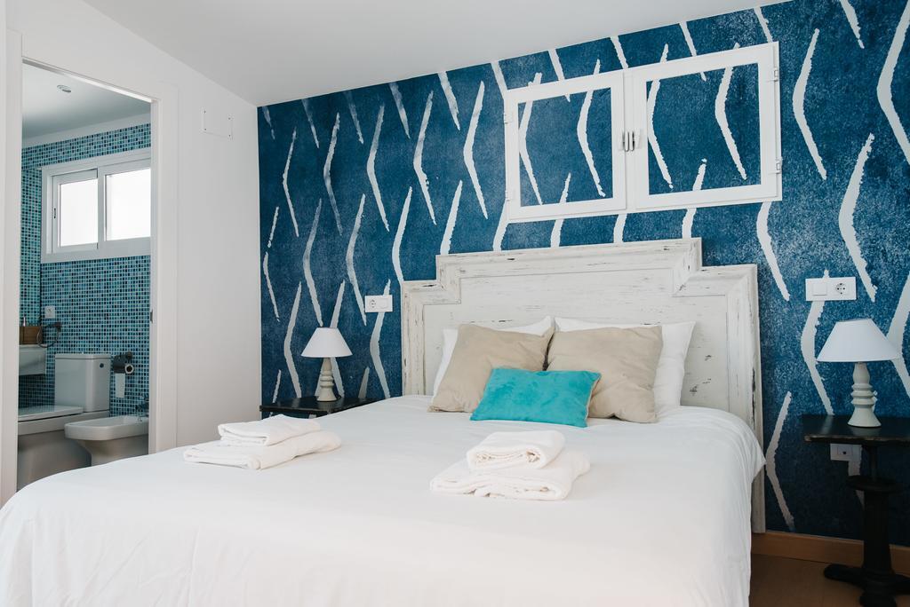 Hostly Acetres 2a-penthouse In Center-fibre-parking Opt Apartment *