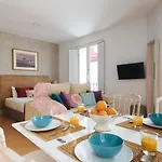 Hostly Acetres 2A-Penthouse In City Center-Fibre-Parking Opt