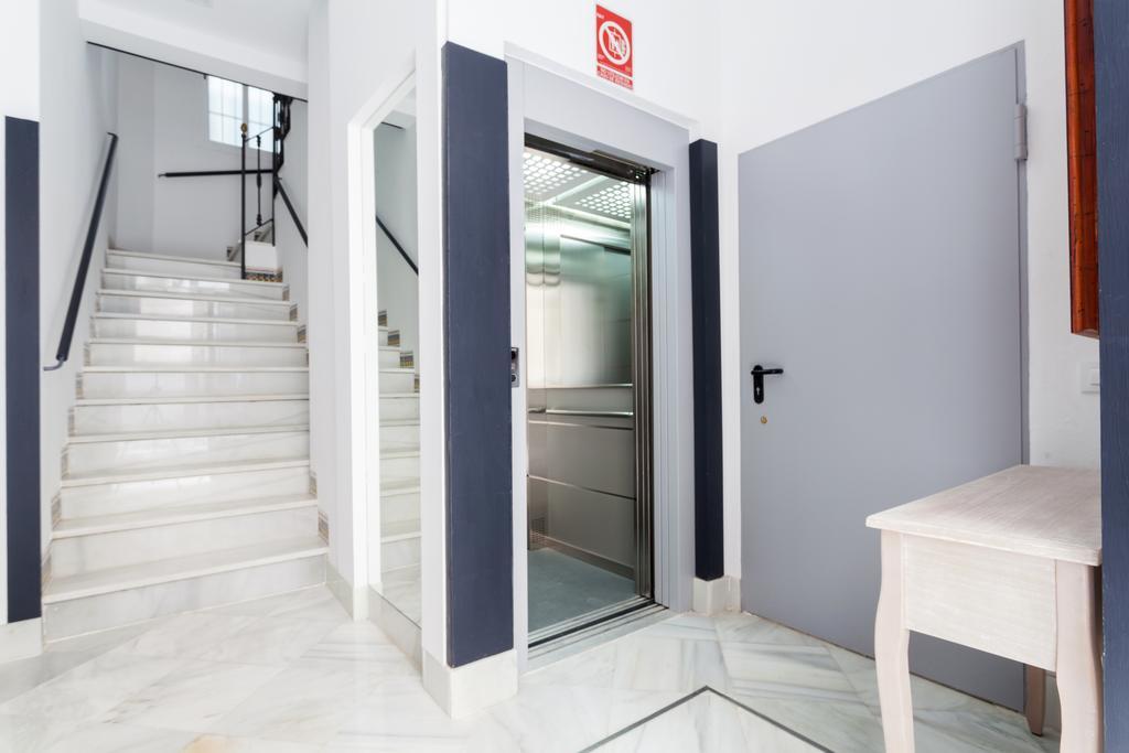 Hostly Acetres 2a-penthouse In Center-fibre-parking Opt Appartement Séville